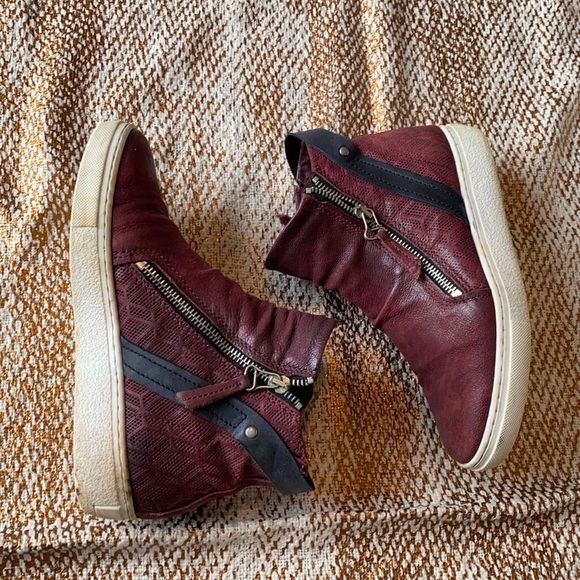 Miz Mooz Shoes - Miz Mooz high top sneakers!